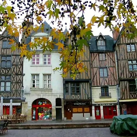 Le Marcel / Gare De *