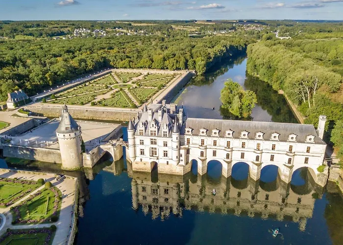 Le Marcel / Gare De *